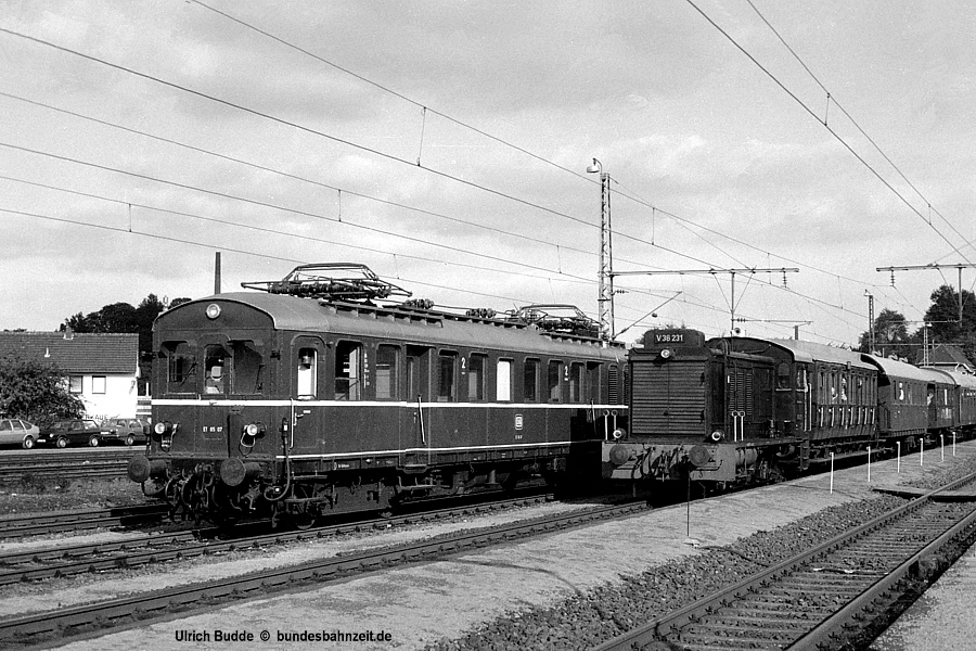 http://www.bundesbahnzeit.de/dso/Bochum 85, Jub Zuege/b21-ET85_07.jpg